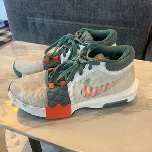 Men’s Nike Shoes size 10.5